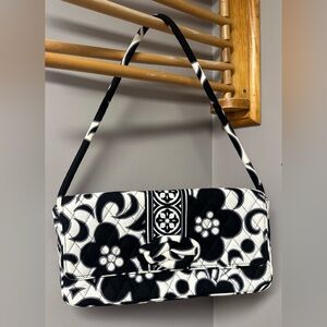 Vera Bradley NWOT Black and White Floral Pocketbook